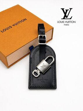 Authentic Louis Vuitton Black Luggage Tag Silver LV Padlock Key & Box